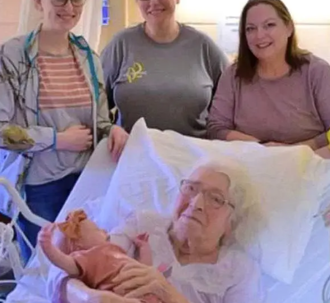 Capture decran 2024 07 22 101129 À 98 ans, elle compte 623 descendants et célèbre la naissance de sa première arrière-arrière-arrière-petite-fille