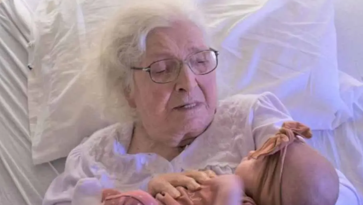 Capture decran 2024 07 22 101342 À 98 ans, elle compte 623 descendants et célèbre la naissance de sa première arrière-arrière-arrière-petite-fille