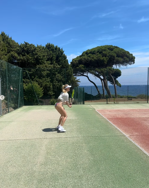 Capture decran 2024 07 26 085737 Les Réactions Cinglantes à la Photo de Tennis d'Eugénie Bouchard