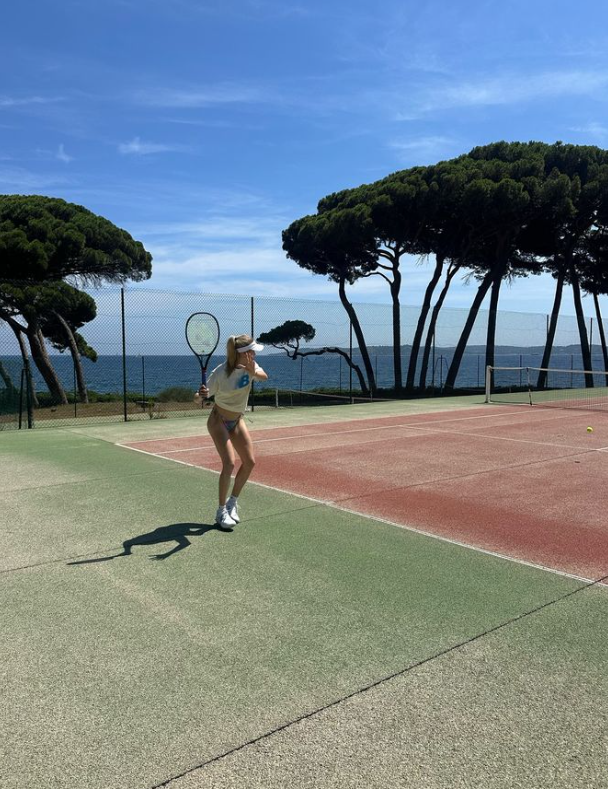 Capture decran 2024 07 26 085747 Les Réactions Cinglantes à la Photo de Tennis d'Eugénie Bouchard