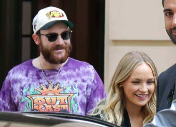 Capture decran 2024 07 27 185321 René-Charles Angélil à Paris avec sa compagne de longue date