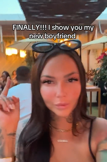 La Fille de l’UQAM dévoile son nouvel amoureux en vidéo, provoquant la colère des internautes 3 La Fille de l’UQAM dévoile son nouvel amoureux en vidéo, provoquant la colère des internautes Capture decran 2024 07 30 105329 La Fille de l’UQAM dévoile son nouvel amoureux en vidéo, provoquant la colère des internautes