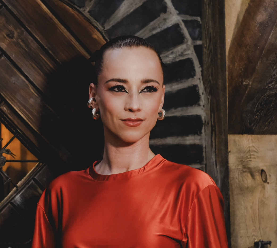 Karine Vanasse fait sensation avec son haut rouge dans un magazine célèbre! 1 Karine Vanasse fait sensation avec son haut rouge dans un magazine célèbre! Capture decran le 2024 07 18 a 12.08.05 e1721319865864 Karine Vanasse fait sensation avec son haut rouge dans un magazine célèbre!