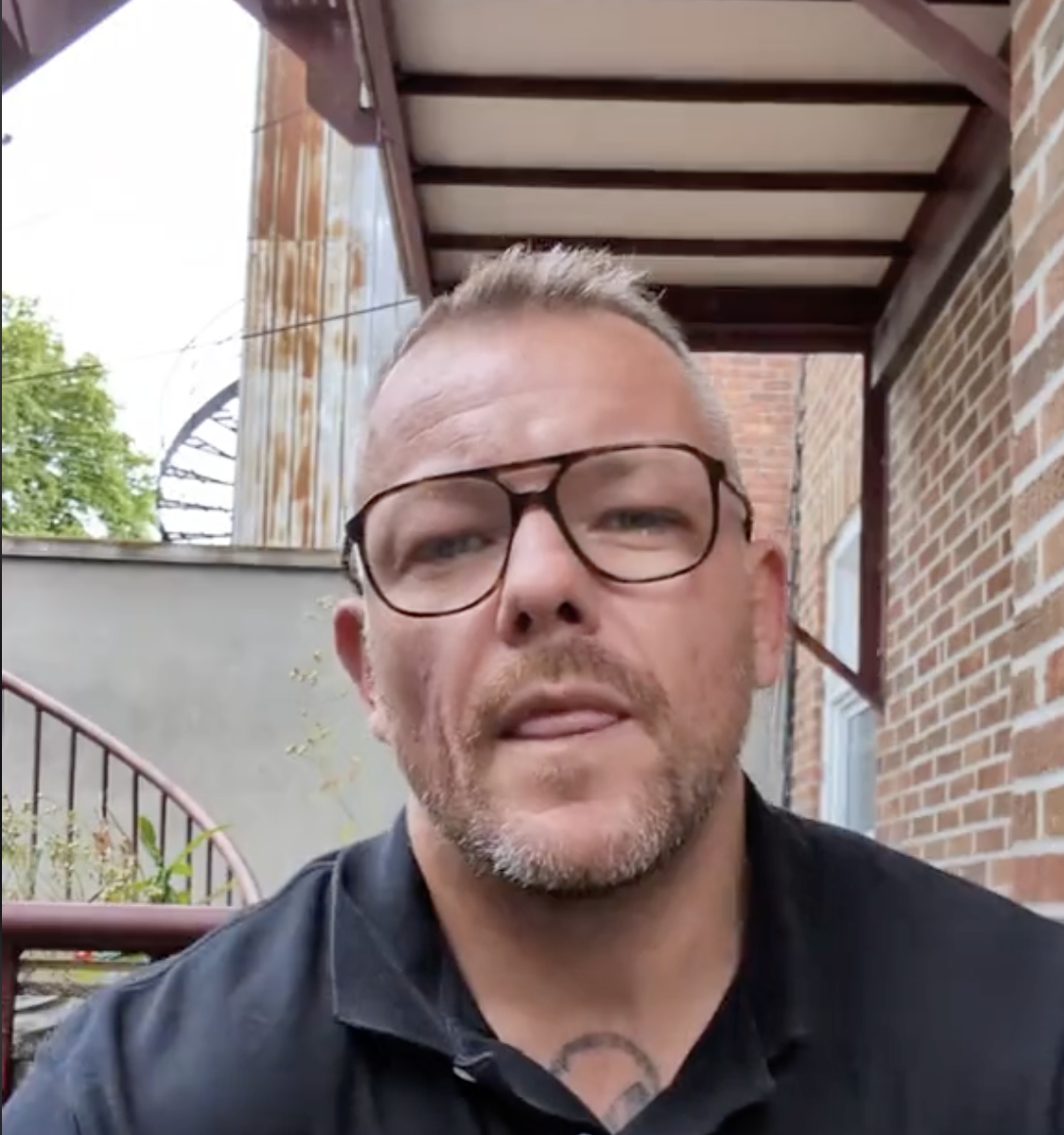 Capture decran le 2024 07 19 a 15.38.14 La descente aux enfers d’un gagnant d’Occupation Double : il rejoint le monde du travail