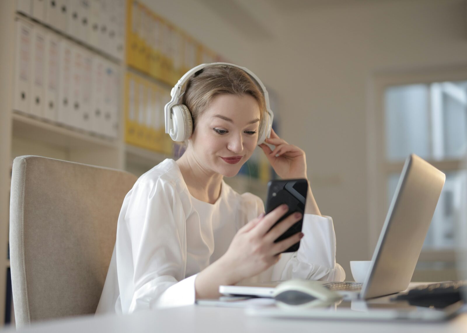 88 % des télétravailleurs québécois feignent leur activité au travail : Voici comment 1 88 % des télétravailleurs québécois feignent leur activité au travail : Voici comment pexels olly 3784428 88 % des télétravailleurs québécois feignent leur activité au travail : Voici comment
