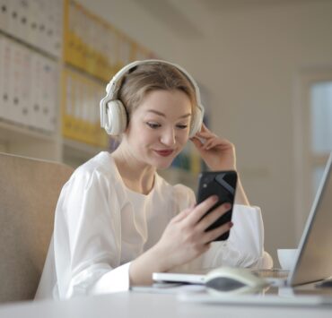 pexels olly 3784428 88 % des télétravailleurs québécois feignent leur activité au travail : Voici comment