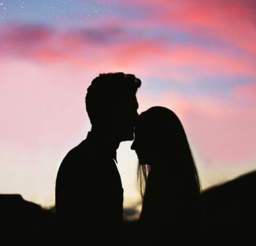 pexels visoesdomundo 2494701 scaled e1721180878886 Les Signes du Zodiaque Qui Sauront Vous Embrasser Comme Personne