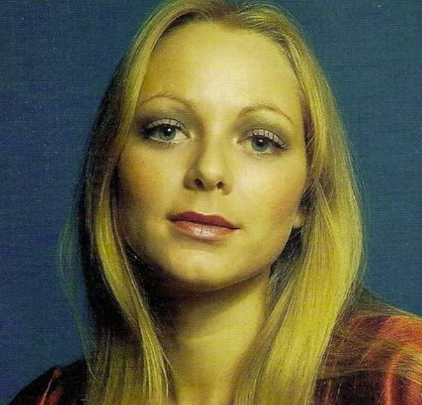 Capture decran 2024 08 02 102830 Anne Renée célèbre ses 74 ans : L'ex-conjointe de René Angélil et mère d'Anne-Marie reste étonnamment inchangée