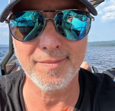 Gino Chouinard dévoile une photo relaxante de ses vacances à bord de son bateau" 3 Gino Chouinard dévoile une photo relaxante de ses vacances à bord de son bateau" Capture decran 2024 08 04 154555 Gino Chouinard dévoile une photo relaxante de ses vacances à bord de son bateau"