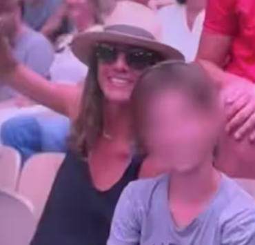 Capture decran 2024 08 05 080018 Scène surprenante aux Jeux Olympiques : une spectatrice lève son haut devant la caméra