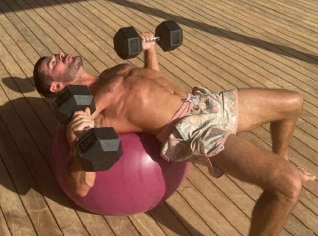 Zac Efron retrouvé inconscient dans une piscine à Ibiza, un message mystérieux adressé à ses fans 2 Zac Efron retrouvé inconscient dans une piscine à Ibiza, un message mystérieux adressé à ses fans Capture decran 2024 08 05 092000 Zac Efron retrouvé inconscient dans une piscine à Ibiza, un message mystérieux adressé à ses fans