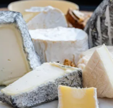 Alerte d'une nutritionniste : Ce fromage est le plus susceptible de provoquer des intoxications 2 Alerte d'une nutritionniste : Ce fromage est le plus susceptible de provoquer des intoxications Sourc : AuFéminin