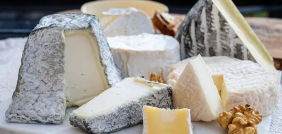 Alerte d'une nutritionniste : Ce fromage est le plus susceptible de provoquer des intoxications 1 Alerte d'une nutritionniste : Ce fromage est le plus susceptible de provoquer des intoxications Sourc : AuFéminin
