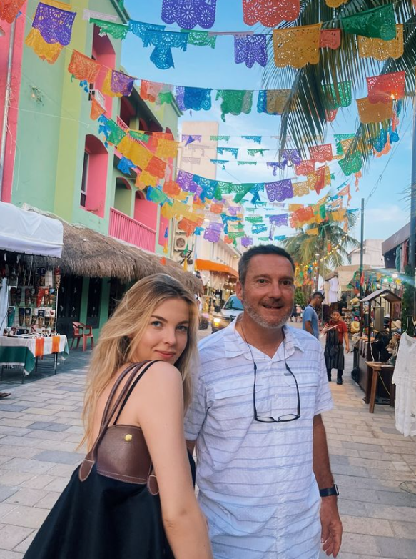 La Famille de Patrice Roy Partage Des Souvenirs Inédits de Leur Voyage Dans Cette Destination de Rêve 8 La Famille de Patrice Roy Partage Des Souvenirs Inédits de Leur Voyage Dans Cette Destination de Rêve Capture decran 2024 08 08 203533 La Famille de Patrice Roy Partage Des Souvenirs Inédits de Leur Voyage Dans Cette Destination de Rêve