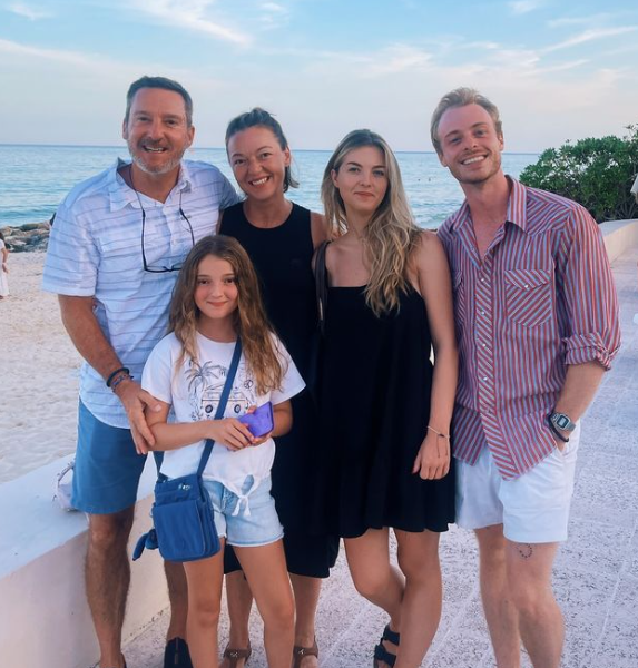 Capture decran 2024 08 08 203607 1 La Famille de Patrice Roy Partage Des Souvenirs Inédits de Leur Voyage Dans Cette Destination de Rêve