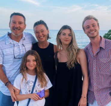 La Famille de Patrice Roy Partage Des Souvenirs Inédits de Leur Voyage Dans Cette Destination de Rêve 2 La Famille de Patrice Roy Partage Des Souvenirs Inédits de Leur Voyage Dans Cette Destination de Rêve Capture decran 2024 08 08 203607 1 e1723165008801 La Famille de Patrice Roy Partage Des Souvenirs Inédits de Leur Voyage Dans Cette Destination de Rêve