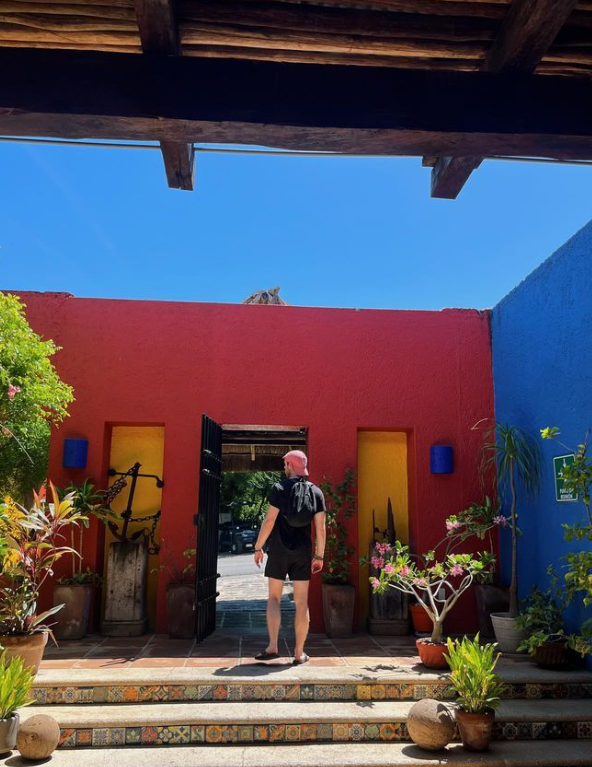 La Famille de Patrice Roy Partage Des Souvenirs Inédits de Leur Voyage Dans Cette Destination de Rêve 14 La Famille de Patrice Roy Partage Des Souvenirs Inédits de Leur Voyage Dans Cette Destination de Rêve Capture decran 2024 08 08 204001 La Famille de Patrice Roy Partage Des Souvenirs Inédits de Leur Voyage Dans Cette Destination de Rêve