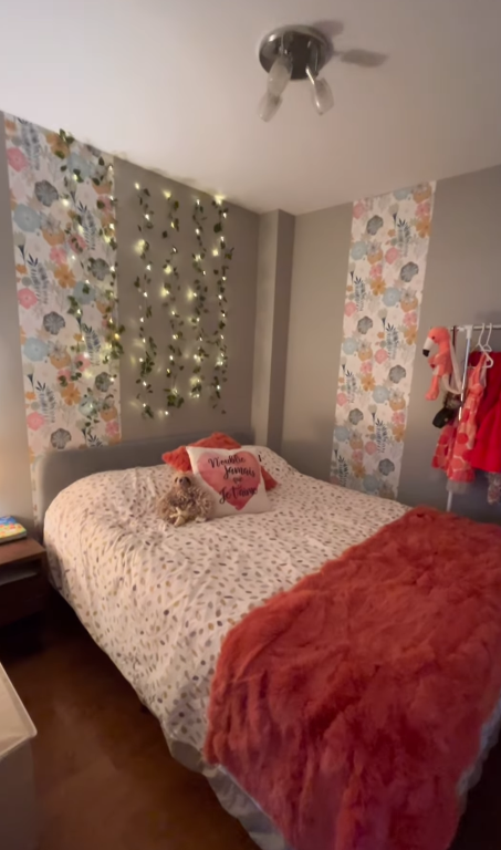 Mirianne Brûlé A Métamorphosé La Chambre De Sa Fille En Un Clin D'Oeil : Voyez La Transformation 2 Mirianne Brûlé A Métamorphosé La Chambre De Sa Fille En Un Clin D'Oeil : Voyez La Transformation Capture decran 2024 08 14 133920 Mirianne Brûlé A Métamorphosé La Chambre De Sa Fille En Un Clin D'Oeil : Voyez La Transformation