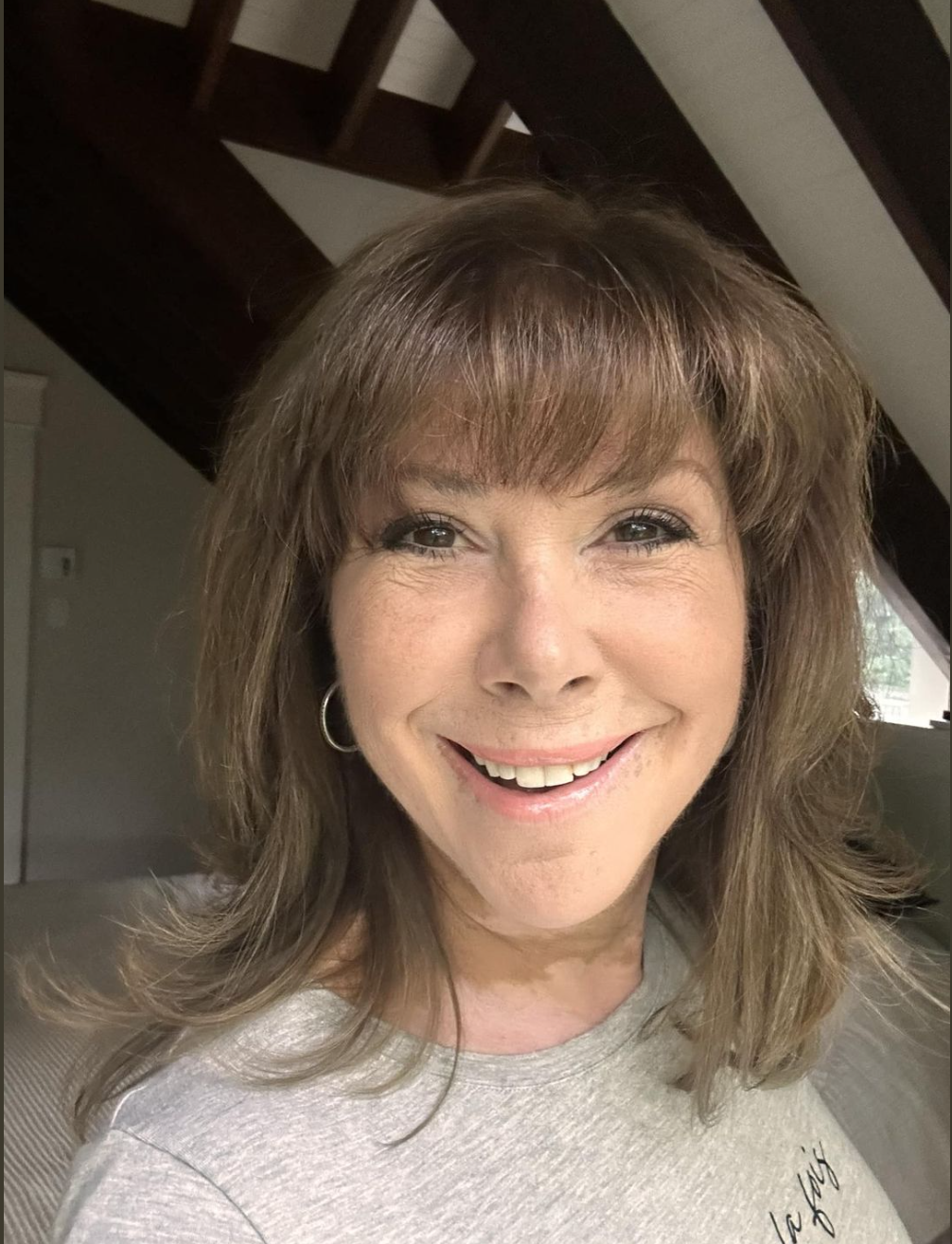 Chantal Lacroix dévoile sa nouvelle coupe de cheveux et suscite de vives réactions 2 Chantal Lacroix dévoile sa nouvelle coupe de cheveux et suscite de vives réactions Capture decran le 2024 08 23 a 12.42.55 Chantal Lacroix dévoile sa nouvelle coupe de cheveux et suscite de vives réactions