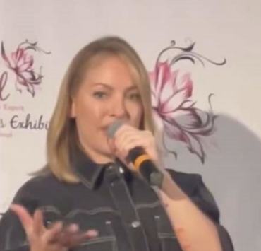 La robe courte de Marie-Mai lors de sa conférence suscite de vives réactions 5 La robe courte de Marie-Mai lors de sa conférence suscite de vives réactions Capture decran le 2024 08 26 a 08.56.16 e1724677021217 La robe courte de Marie-Mai lors de sa conférence suscite de vives réactions