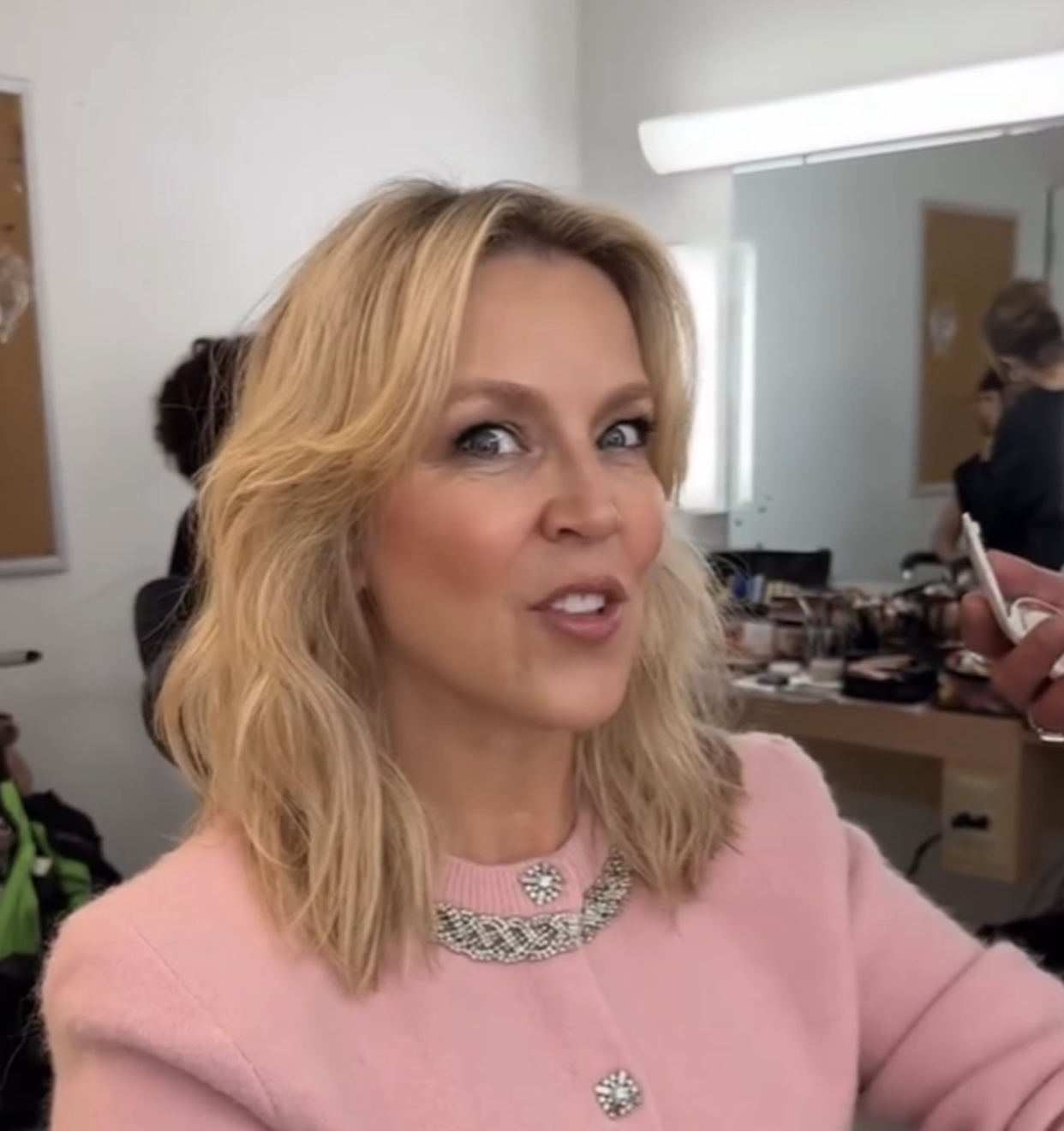 La tenue rose audacieuse de Julie Bélanger fait réagir à La Rentrée TVA 2 La tenue rose audacieuse de Julie Bélanger fait réagir à La Rentrée TVA Capture decran le 2024 08 29 a 16.25.50 La tenue rose audacieuse de Julie Bélanger fait réagir à La Rentrée TVA