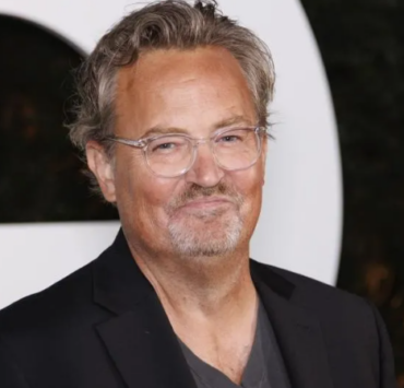 Choc à Hollywood: Arrestation de Deux Médecins Suite au Décès de Matthew Perry 3 Choc à Hollywood: Arrestation de Deux Médecins Suite au Décès de Matthew Perry Screenshot 2024 08 16 19.38.32 Choc à Hollywood: Arrestation de Deux Médecins Suite au Décès de Matthew Perry