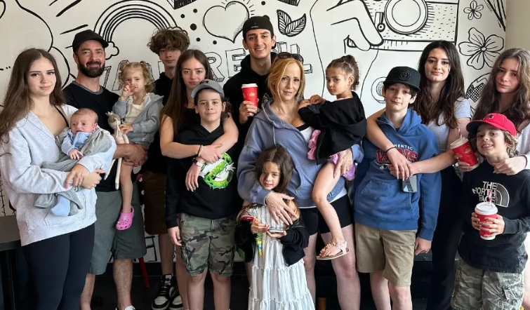 La famille Groulx partage une nouvelle photo du petit dernier : Il a tellement grandi ! 1 La famille Groulx partage une nouvelle photo du petit dernier : Il a tellement grandi ! Screenshot 2024 08 24 16.03.56 La famille Groulx partage une nouvelle photo du petit dernier : Il a tellement grandi !