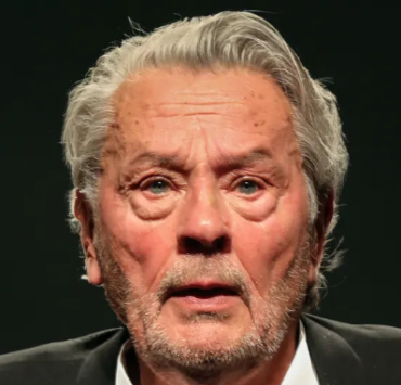 Screenshot 2024 08 24 16.15.36 Alain Delon a envisagé une fin de vie assistée, mais son fils a refusé de l'aider : Retour sur les derniers moments de l'icône française