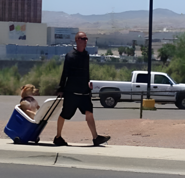 Tout le Monde Devrait Suivre son Exemple : Cet Homme Protège son Chien De la Canicule d'une Façon Remarquable 5 Tout le Monde Devrait Suivre son Exemple : Cet Homme Protège son Chien De la Canicule d'une Façon Remarquable pixelcut export e1723660330525 Tout le Monde Devrait Suivre son Exemple : Cet Homme Protège son Chien De la Canicule d'une Façon Remarquable