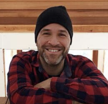 Capture decran le 2024 09 02 a 12.48.32 e1725295753407 Fred St-Gelais surprend avec de nouvelles photos à 50 ans