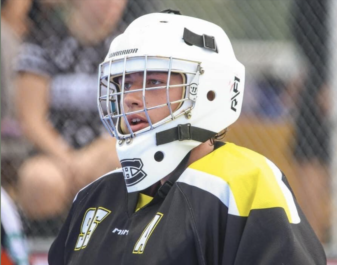 Tragédie lors d’un match de DekHockey : un jeune gardien perd la vie 1 Tragédie lors d’un match de DekHockey : un jeune gardien perd la vie Capture decran le 2024 09 10 a 08.55.33 e1725972992467 Tragédie lors d’un match de DekHockey : un jeune gardien perd la vie