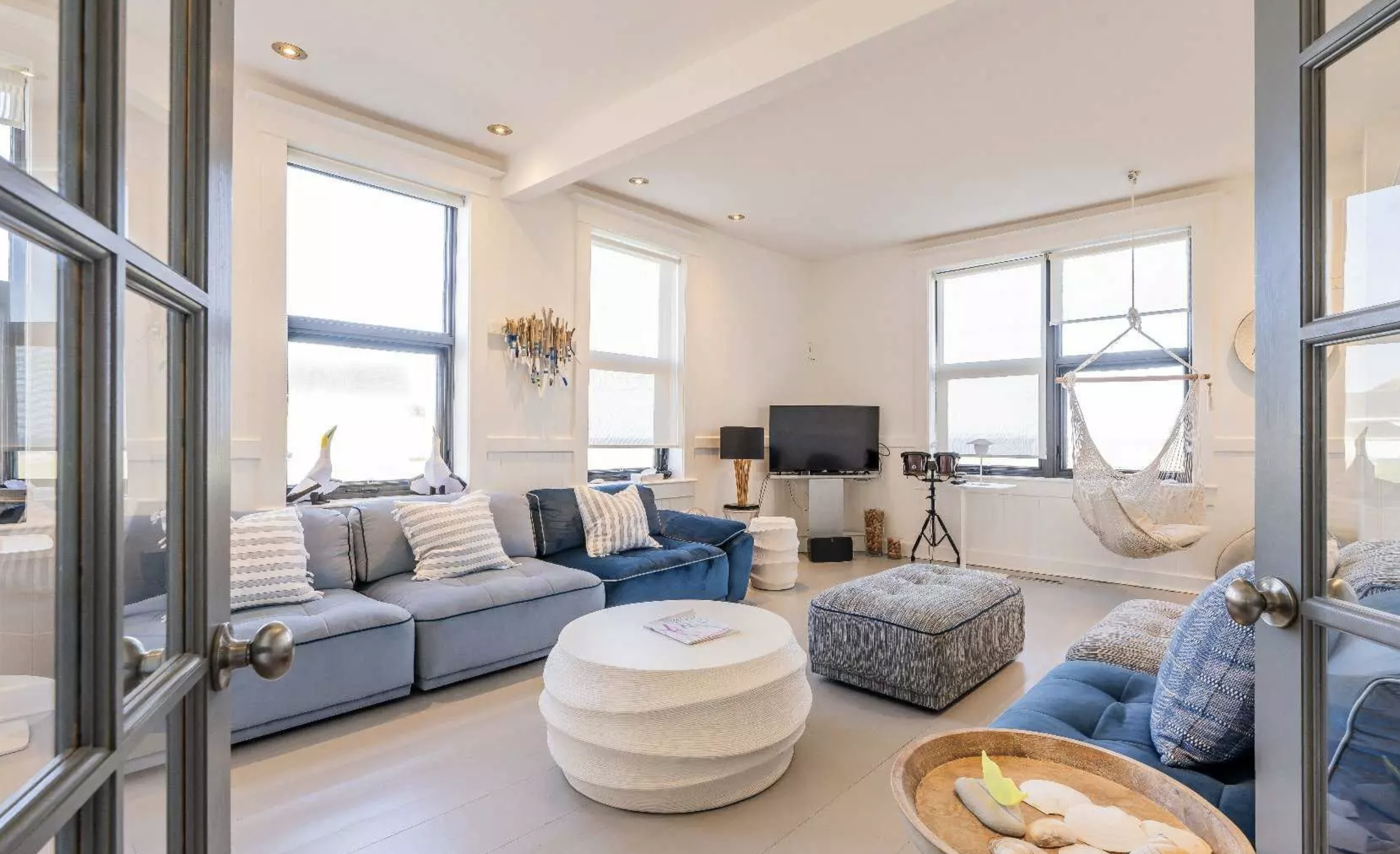 Capture decran le 2024 09 19 a 13.07.15 Julie Snyder vend son luxueux hôtel aux Îles-de-la-Madeleine pour 1 million $ : toutes les images à découvrir