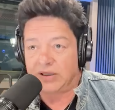 Tensions en direct : Éric Lapointe se fait couper à plusieurs reprises, les fans réagissent 2 Tensions en direct : Éric Lapointe se fait couper à plusieurs reprises, les fans réagissent Capture decran le 2024 09 24 a 10.35.43 e1727188597565 Tensions en direct : Éric Lapointe se fait couper à plusieurs reprises, les fans réagissent