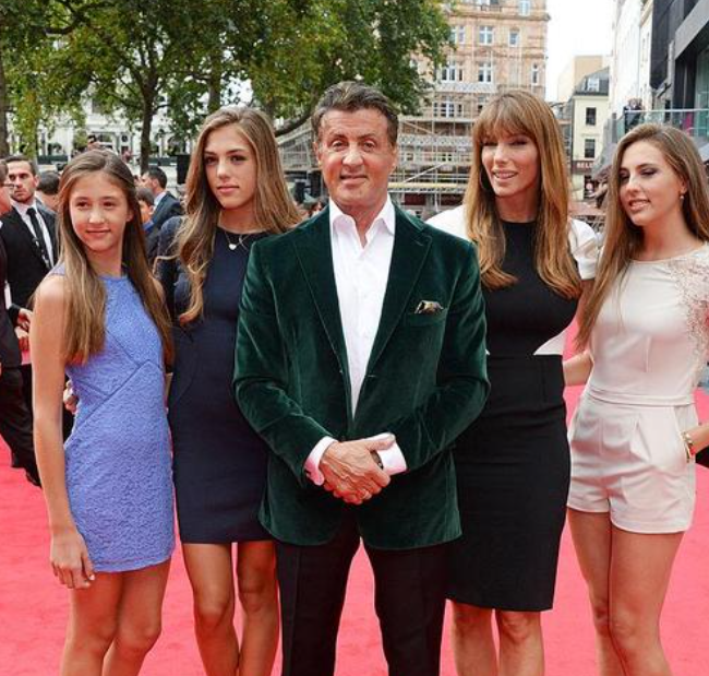 La Fille de Sylvester Stallone, une Copie Conforme de son Père Célèbre 2 La Fille de Sylvester Stallone, une Copie Conforme de son Père Célèbre Screenshot 2024 09 03 12.29.28 La Fille de Sylvester Stallone, une Copie Conforme de son Père Célèbre