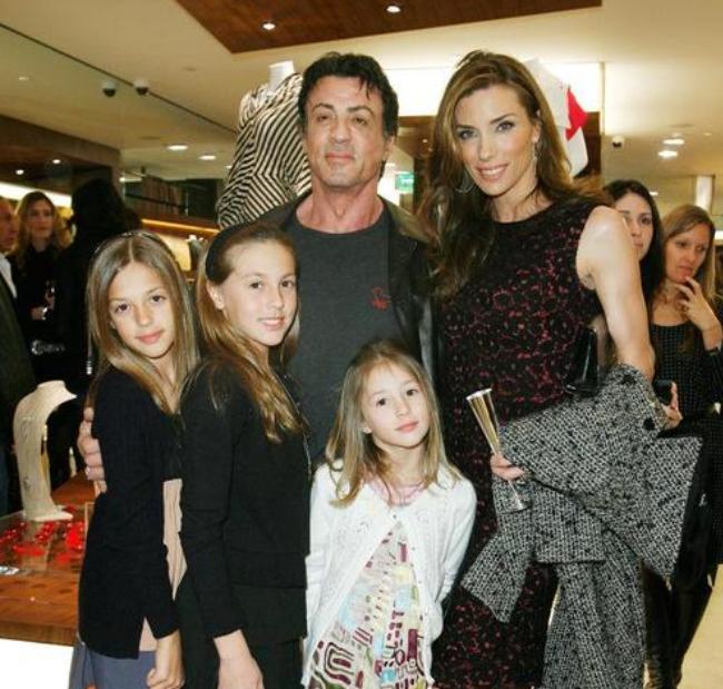 La Fille de Sylvester Stallone, une Copie Conforme de son Père Célèbre 3 La Fille de Sylvester Stallone, une Copie Conforme de son Père Célèbre Screenshot 2024 09 03 12.29.35 La Fille de Sylvester Stallone, une Copie Conforme de son Père Célèbre