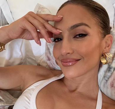 Jennifer Lopez Enflamme Instagram Après Sa Rupture avec Ben Affleck 1 Jennifer Lopez Enflamme Instagram Après Sa Rupture avec Ben Affleck Screenshot 2024 09 03 12.33.49 Jennifer Lopez Enflamme Instagram Après Sa Rupture avec Ben Affleck