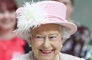 Ian McKellen critique sévèrement la reine Élisabeth II lors d'une interview révélatrice 4 Ian McKellen critique sévèrement la reine Élisabeth II lors d'une interview révélatrice Screenshot 2024 09 08 11.38.59 Ian McKellen critique sévèrement la reine Élisabeth II lors d'une interview révélatrice