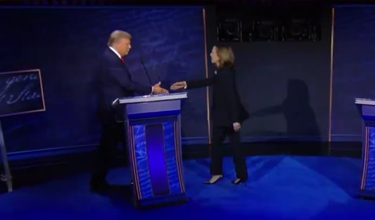 Screenshot 2024 09 11 08.26.58 e1726057700128 Moment Malaisant entre Kamala Harris et Donald Trump Avant le Débat Présidentiel