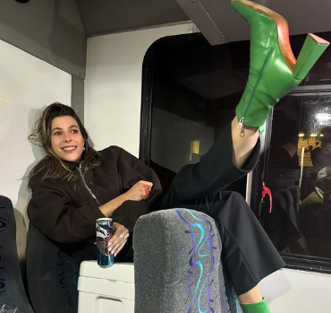 Virginie Ranger-Beauregard enflamme dans un style élégant sans pantalon 3 Virginie Ranger-Beauregard enflamme dans un style élégant sans pantalon Screenshot 2024 09 19 12.51.05 Virginie Ranger-Beauregard enflamme dans un style élégant sans pantalon