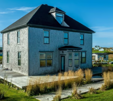 Screenshot 2024 09 20 07.56.16 Julie Snyder Met en Vente Son Hôtel de Luxe aux Îles-de-la-Madeleine