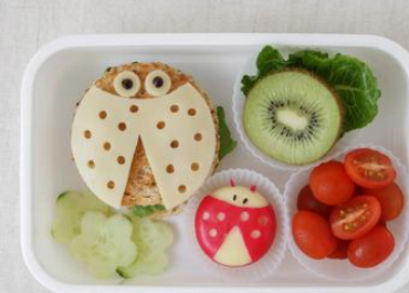 Une mère prépare une boîte à goûter pour son fils et elle lui est renvoyée pour avoir été "malsaine". 3 Une mère prépare une boîte à goûter pour son fils et elle lui est renvoyée pour avoir été "malsaine". Screenshot 2024 09 20 11.04.35 Une mère prépare une boîte à goûter pour son fils et elle lui est renvoyée pour avoir été "malsaine".