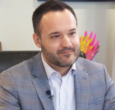 La machine à rumeurs s'active : Mathieu Lacombe était bien entouré sur le tapis rouge des Gémeaux 2 La machine à rumeurs s'active : Mathieu Lacombe était bien entouré sur le tapis rouge des Gémeaux Screenshot 2024 09 23 08.51.18 La machine à rumeurs s'active : Mathieu Lacombe était bien entouré sur le tapis rouge des Gémeaux