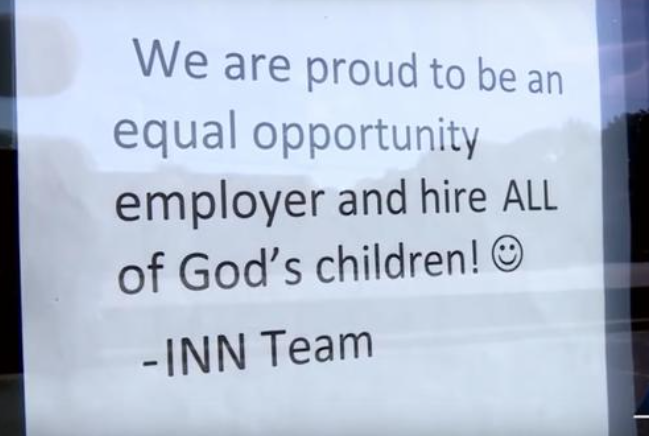 Screenshot 2024 09 23 10.52.42 Un client exige qu'une pizzeria annonce avoir un employé autiste, la réponse de la propriétaire devient virale