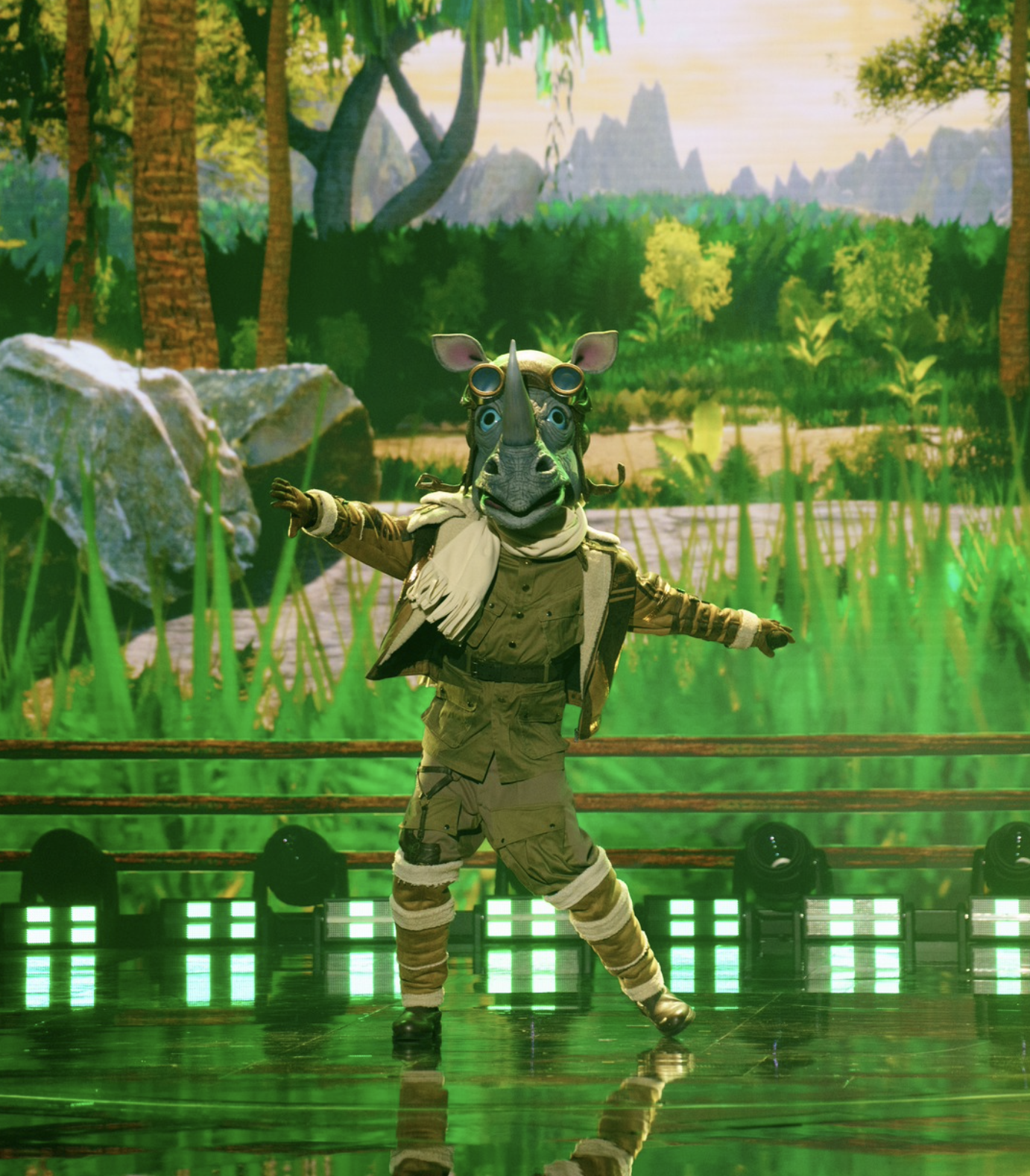 Capture decran le 2024 10 08 a 09.51.27 Sam Breton surprend Stéphane Rousseau avec une flèche à Chanteurs masqués