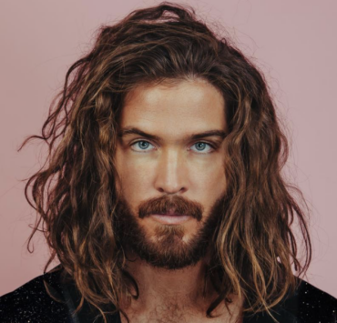 Claude Bégin fait sensation en disant au revoir à ses cheveux longs 4 Claude Bégin fait sensation en disant au revoir à ses cheveux longs Capture decran le 2024 10 16 a 09.22.45 e1729085027951 Claude Bégin fait sensation en disant au revoir à ses cheveux longs