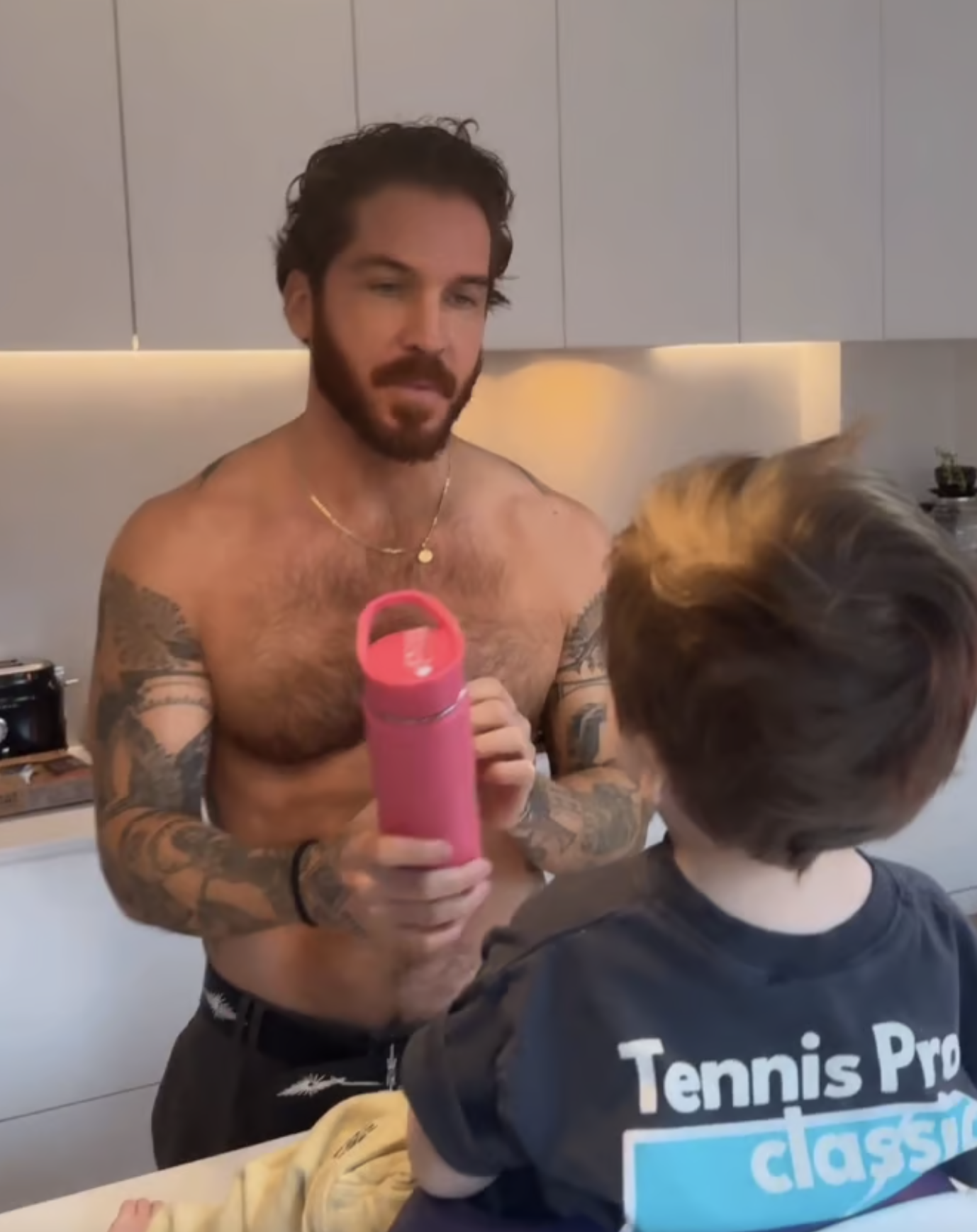 Capture decran le 2024 10 16 a 09.31.29 Claude Bégin fait sensation en disant au revoir à ses cheveux longs