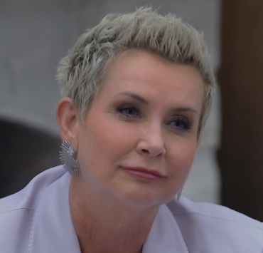 Capture decran le 2024 10 18 a 09.05.44 e1729256797306 Ma mère, ton père » : coup de théâtre, deux candidats éliminés