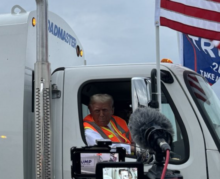 Trump titube et évite de justesse une chute en montant dans un camion à poubelles 6 Trump titube et évite de justesse une chute en montant dans un camion à poubelles Capture decran le 2024 10 31 a 17.11.06 e1730409118793 Trump titube et évite de justesse une chute en montant dans un camion à poubelles
