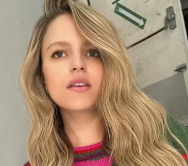 Screenshot 2024 10 01 09.11.43 Sarah-Jeanne Labrosse est sublime en bottes cuissardes sans pantalon