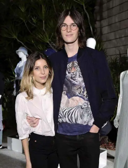 Screenshot 2024 10 09 07.20.45 Le fils de Pierce Brosnan est l'un des hommes les plus séduisants du monde, admirez ces clichés